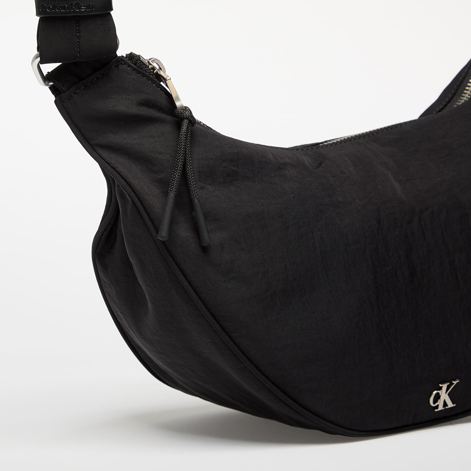 Crossbody táskák Calvin Klein Jeans Luna Nylon Sling Bag Black