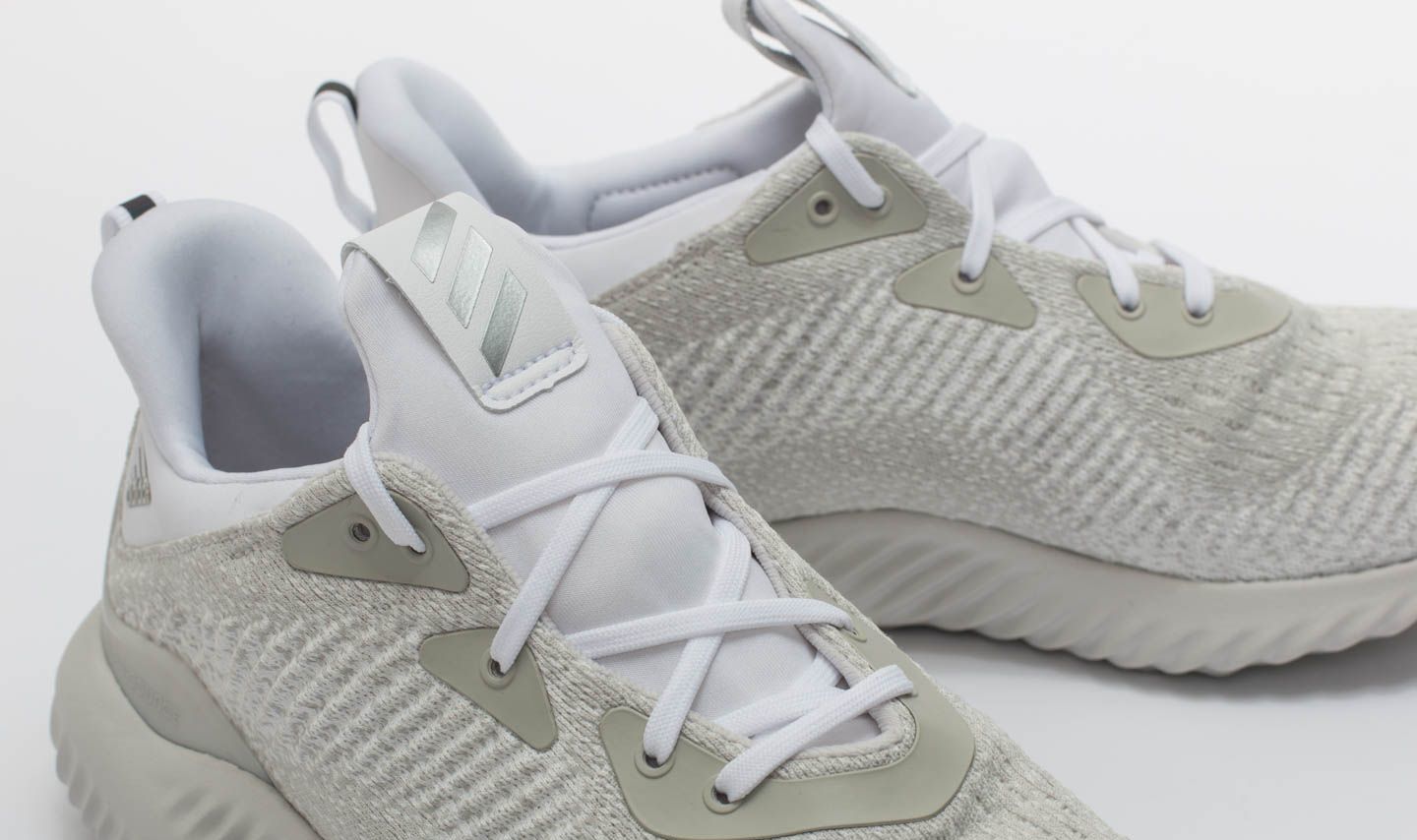 Adidas alphabounce em m white 2025