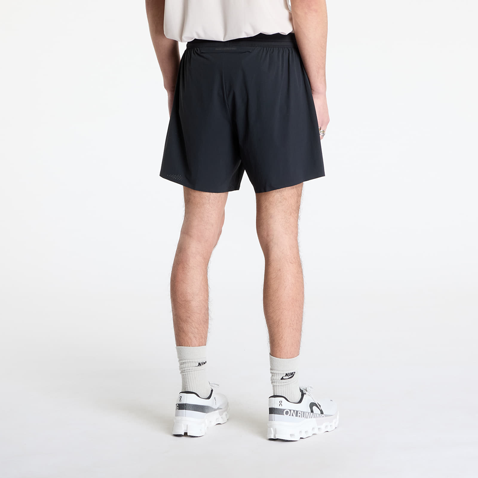 Shorts On 5" Performance Shorts Black