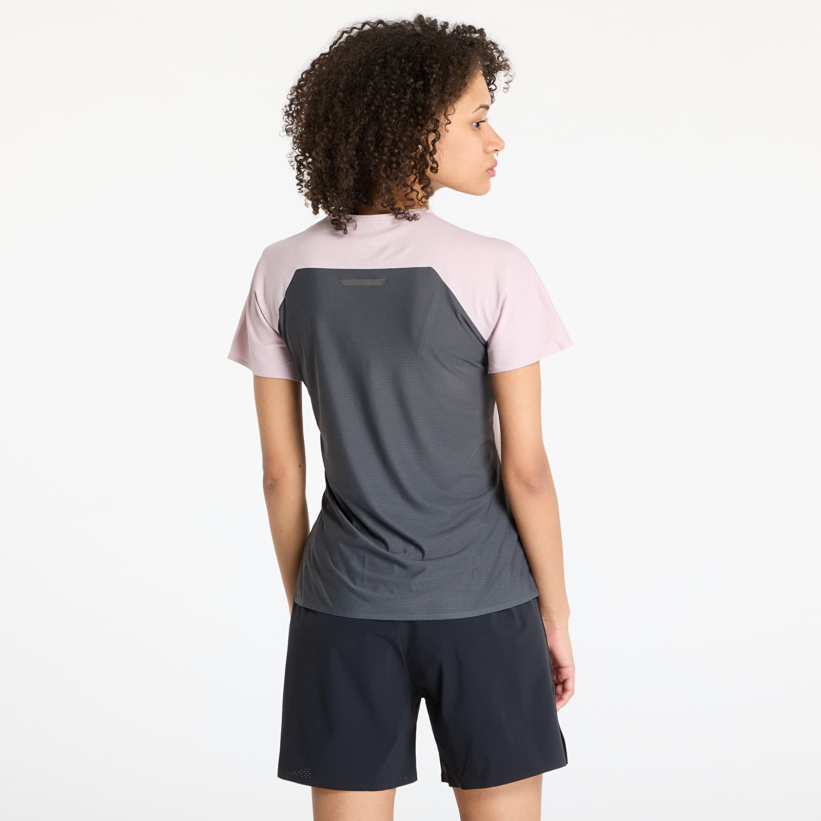T-Shirts On Performance Short Sleeve Tee Mauve/ Eclipse