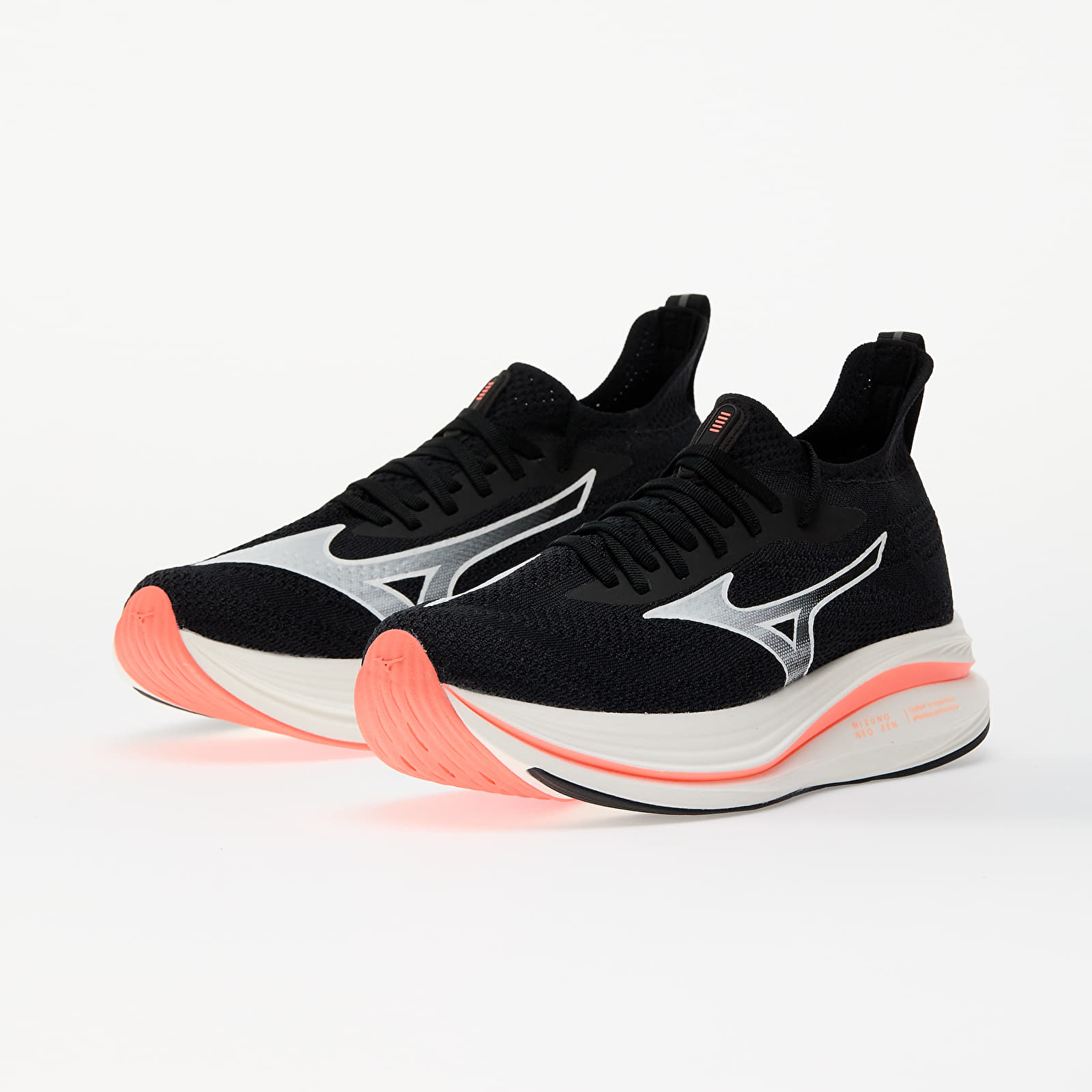 Încălțăminte și sneakerși pentru bărbați Mizuno Neo Zen Black/ White/ Fiery Coral 2