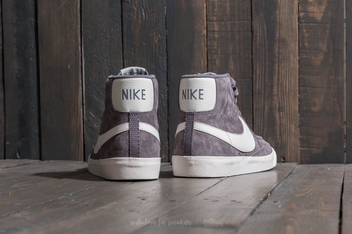 Women's nike suede blazer mid vintage sneakers hotsell