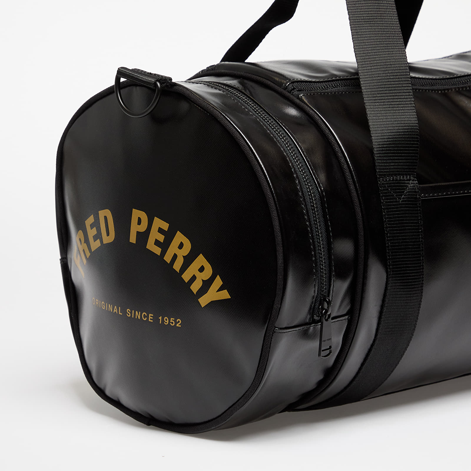 Duffle bag FRED PERRY Tonal Classic Barrel Bag Black/ Gold