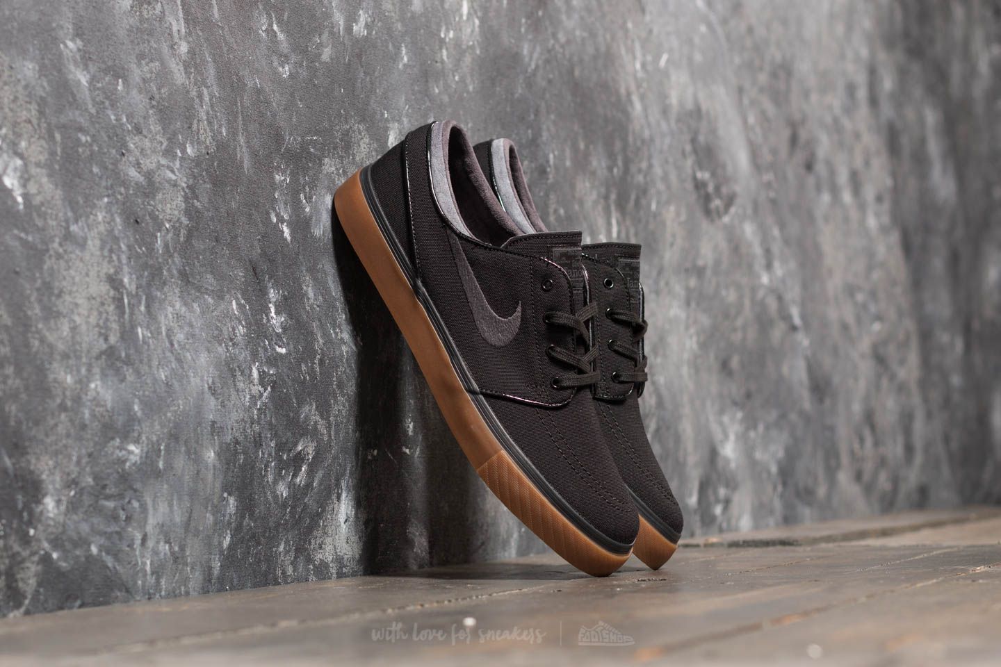Sb stefan janoski black gum sole top
