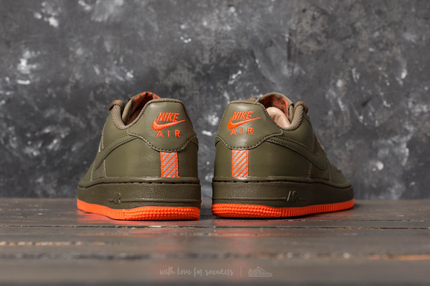 Chaussures et baskets femme Nike Air Force 1 LV8 GS Medium Olive Medium Olive Footshop