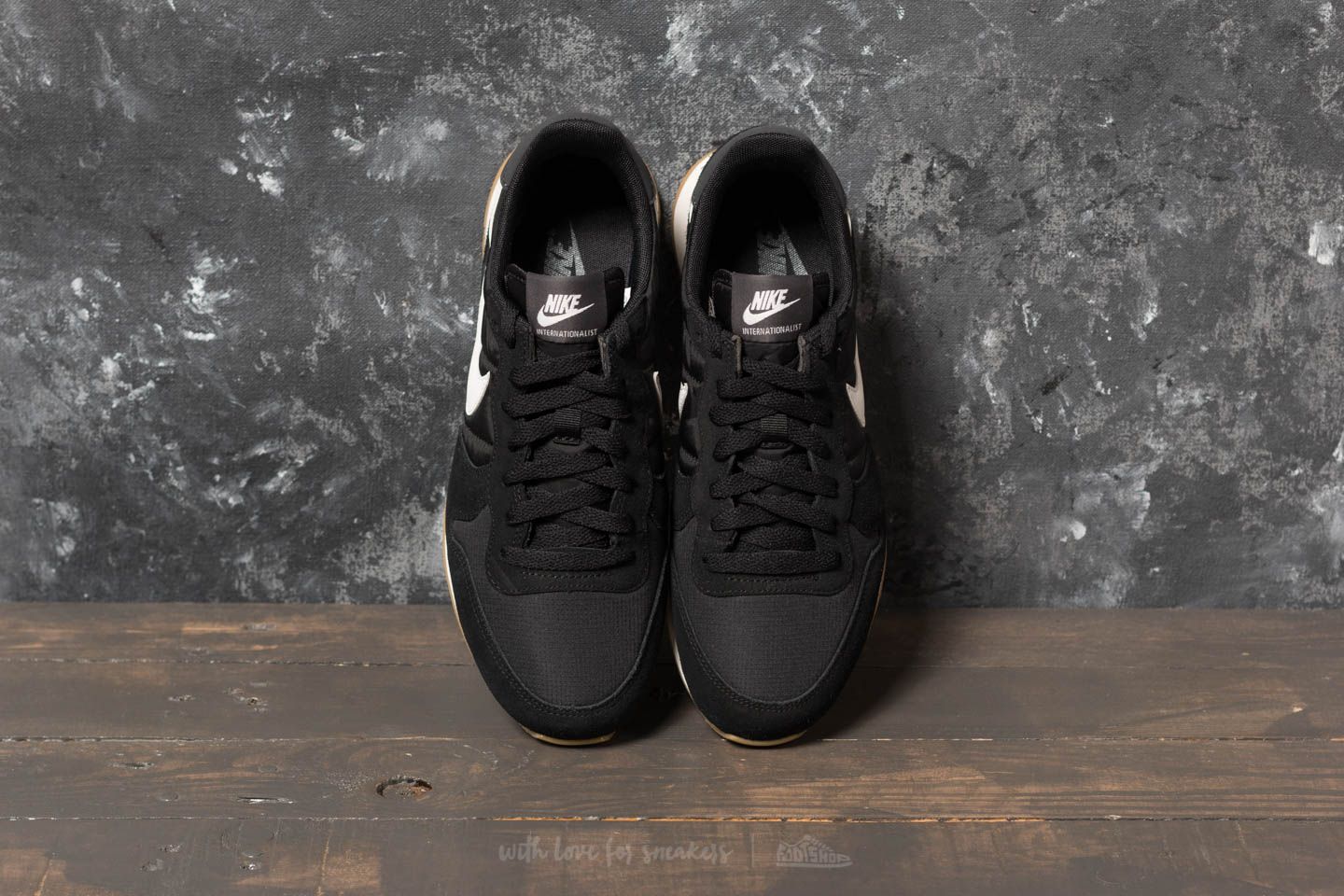 Nike internationalist noir et blanc online
