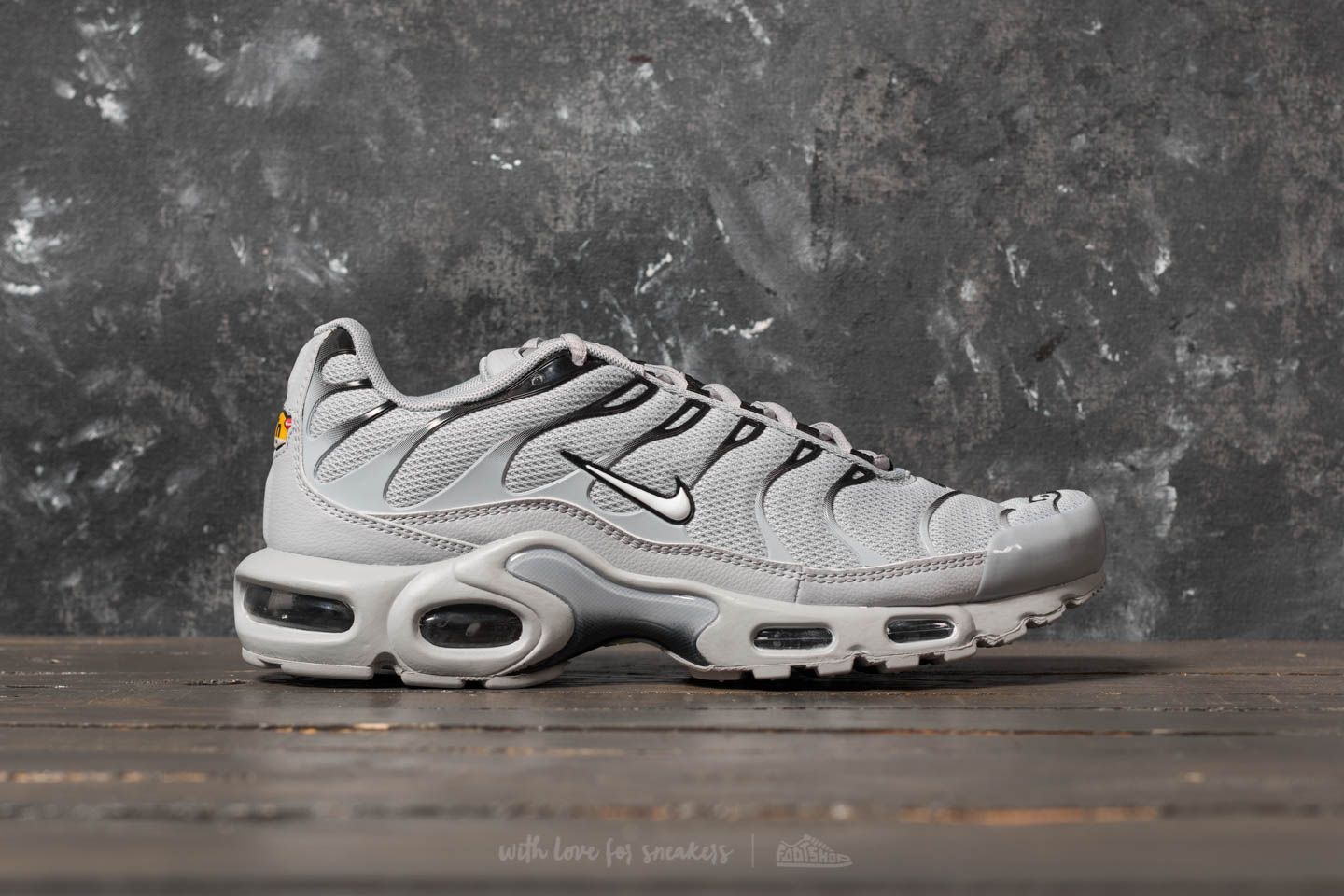 Nike air max plus wolf grey white black top