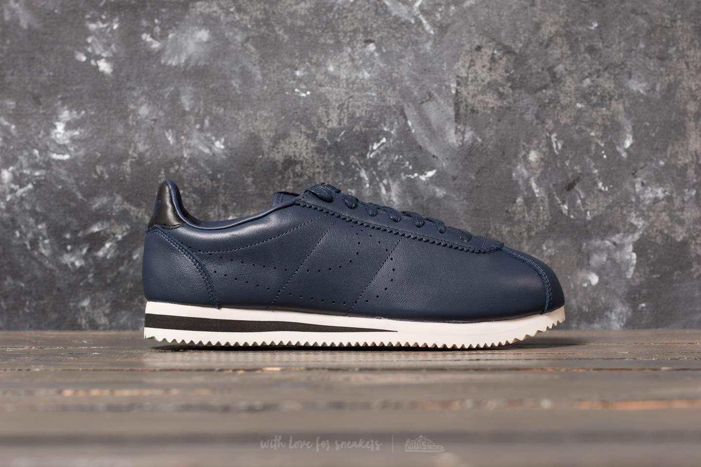 Nike classic cortez dark obsidian top