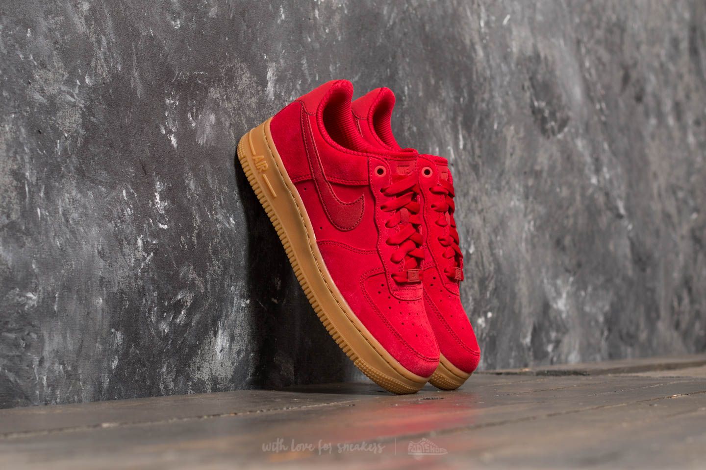 Nike air force 1 red suede trainers with gum sole shop