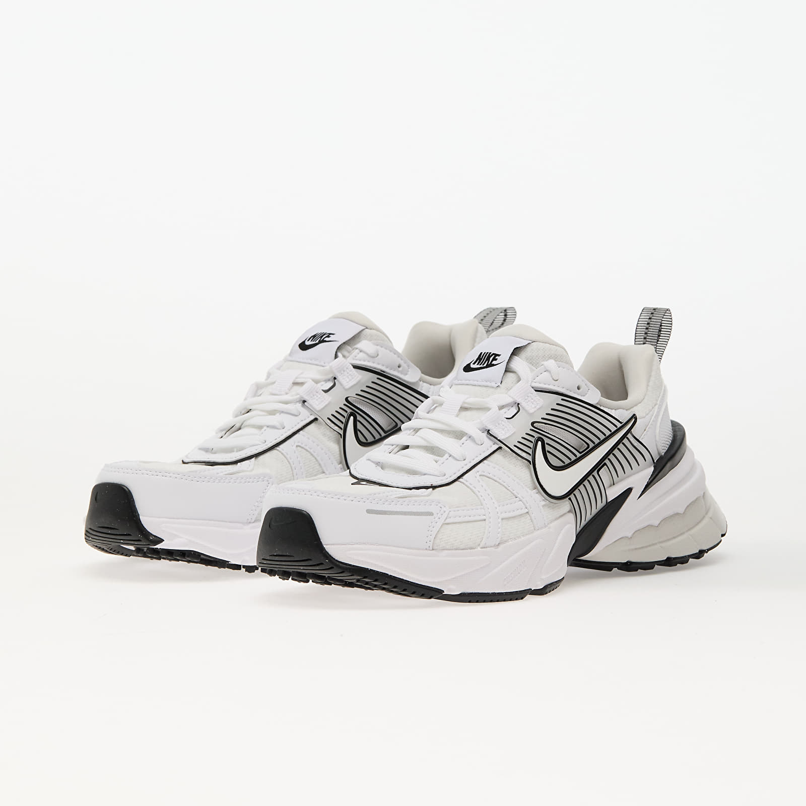 Frauen Nike W V2K Run White/ White-Platinum Tint-Summit White