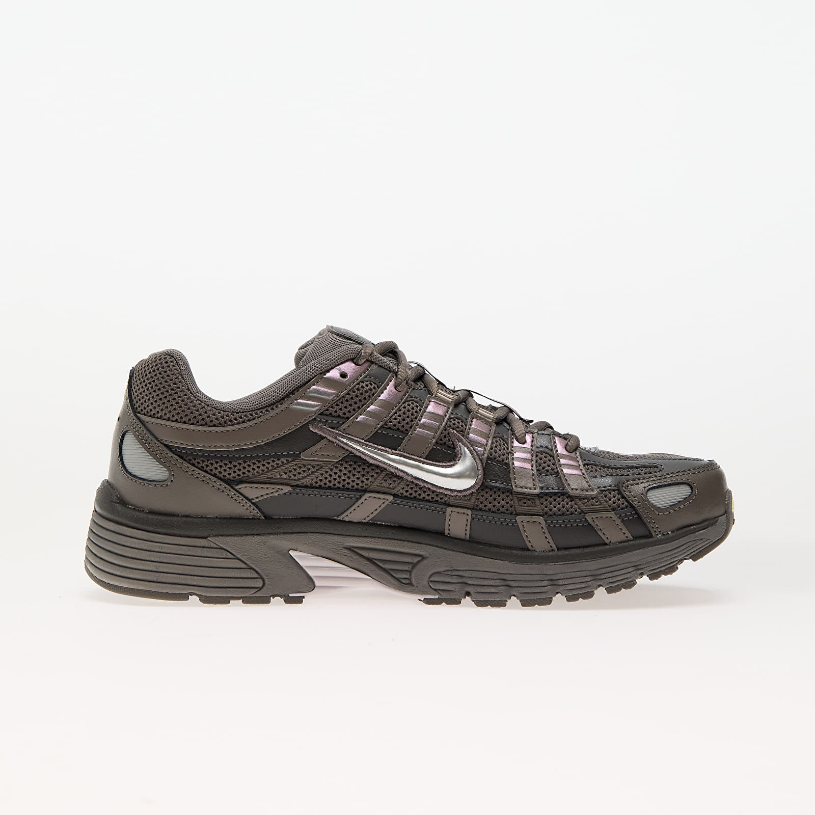 Männer Nike P-6000 Cave Stone/ Metallic Silver-Medium Ash