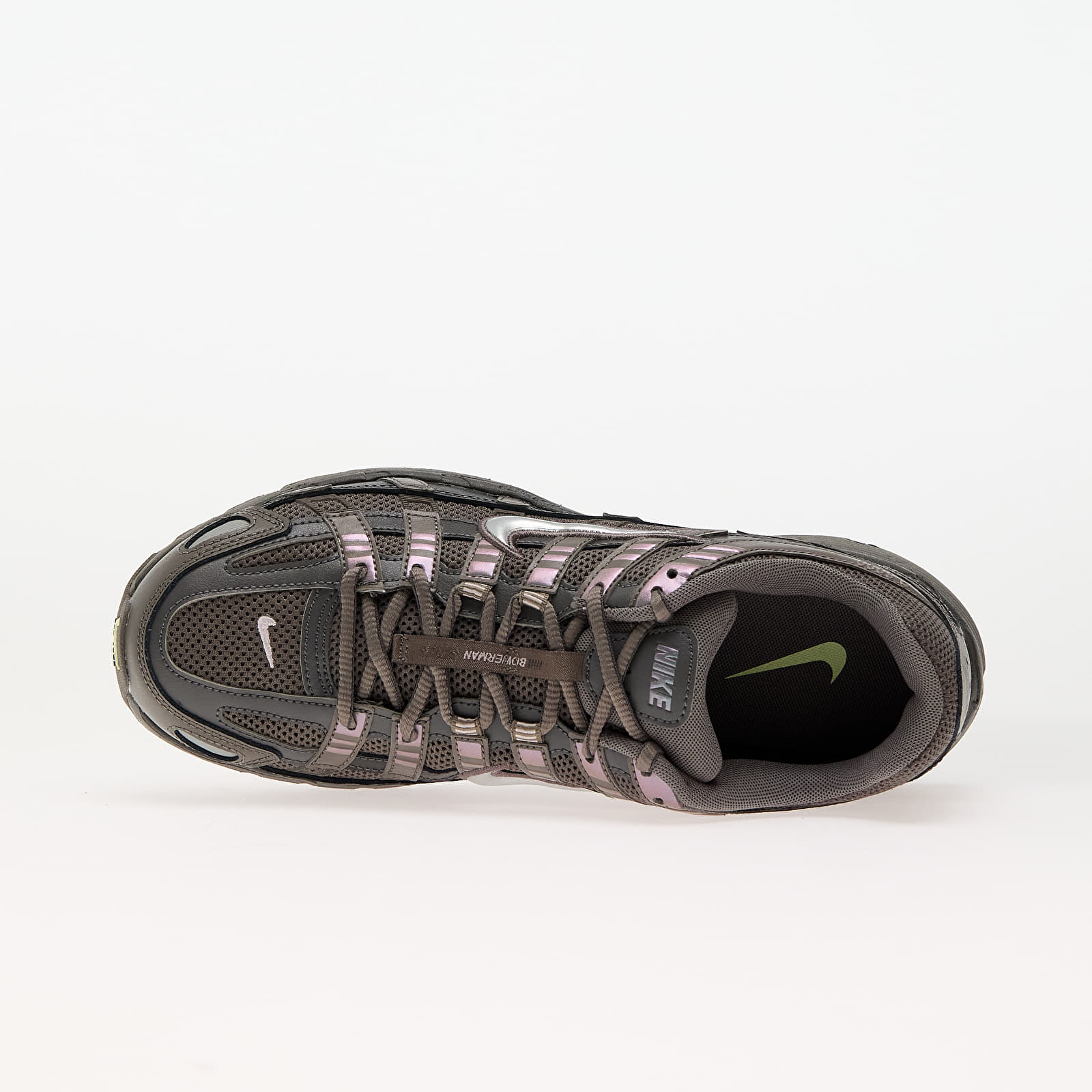 Männer Nike P-6000 Cave Stone/ Metallic Silver-Medium Ash
