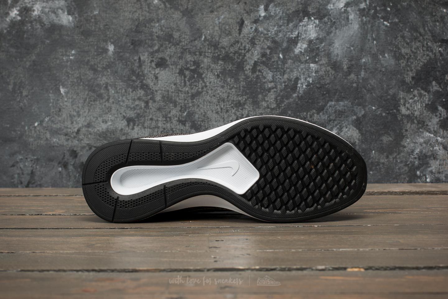 Nike dualtone racer sales women's black and gold