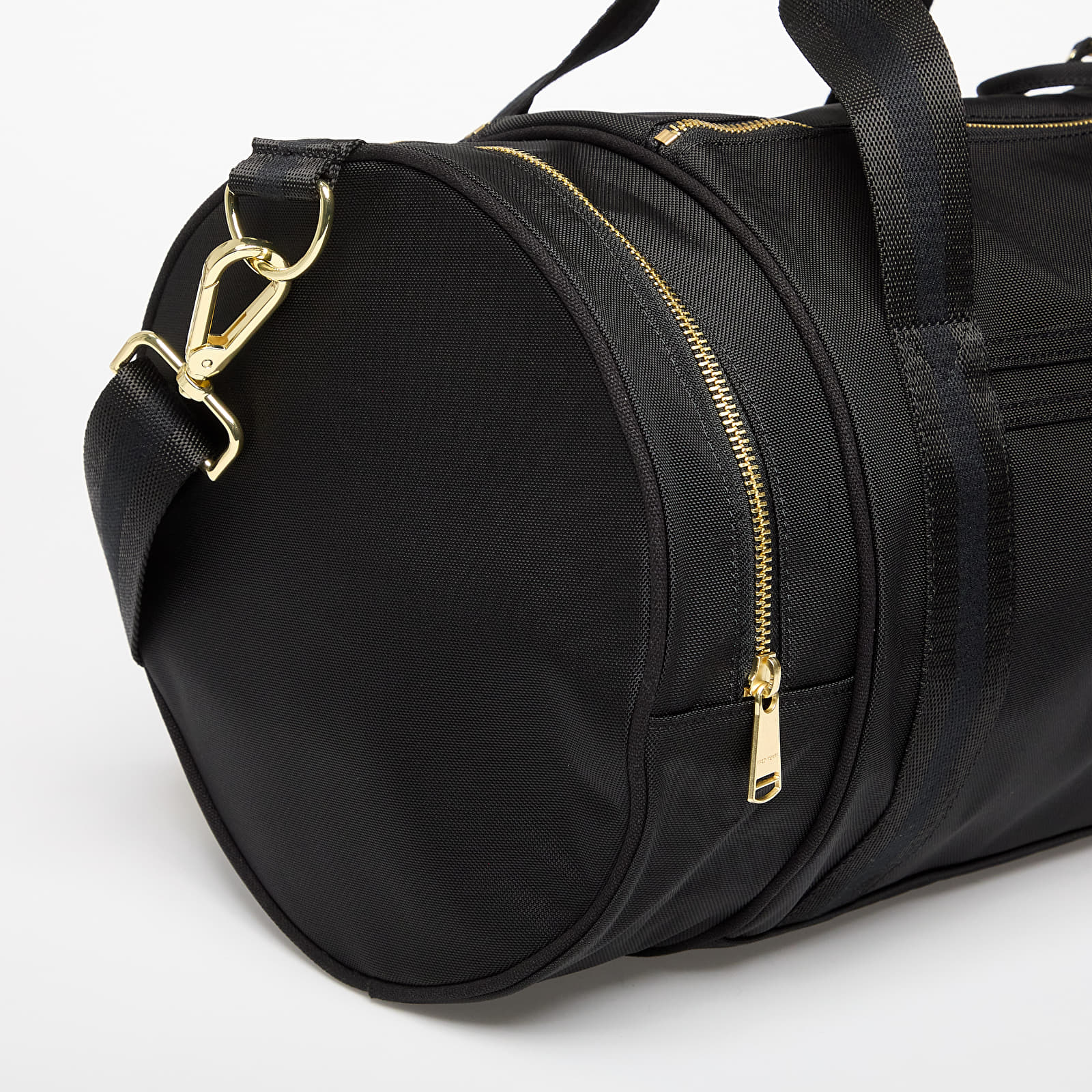 Duffle bag FRED PERRY Textured Nylon Barrel Bag Black