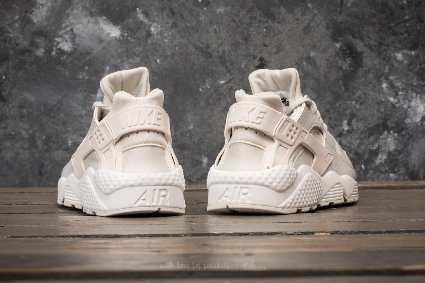 Chaussures et baskets femme Nike Wmns Air Huarache Run Phantom Light Bone Footshop