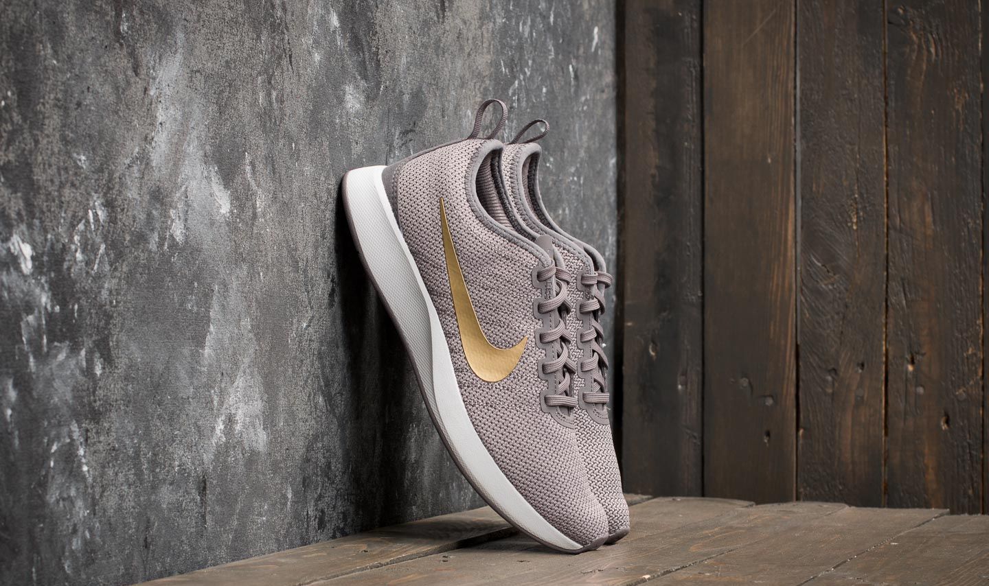 Nike dualtone racer se women's best sale
