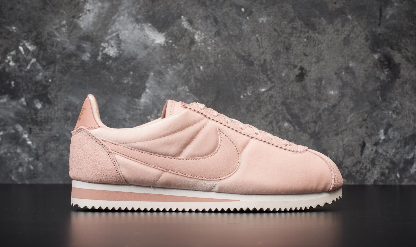 Women s shoes Nike Wmns Classic Cortez SE Particle Beige Partical