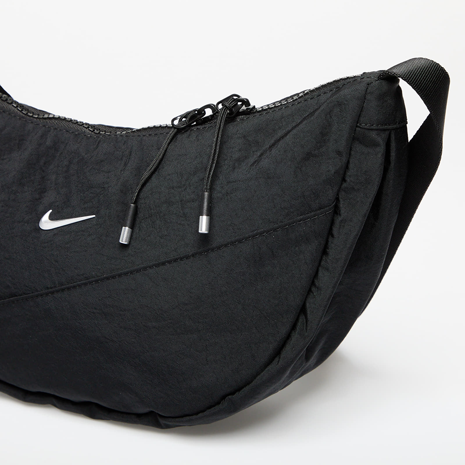 Torby przez ramię Nike Aura Crescent Crossbody Bag 4L Black/ Black/ Matte Silver
