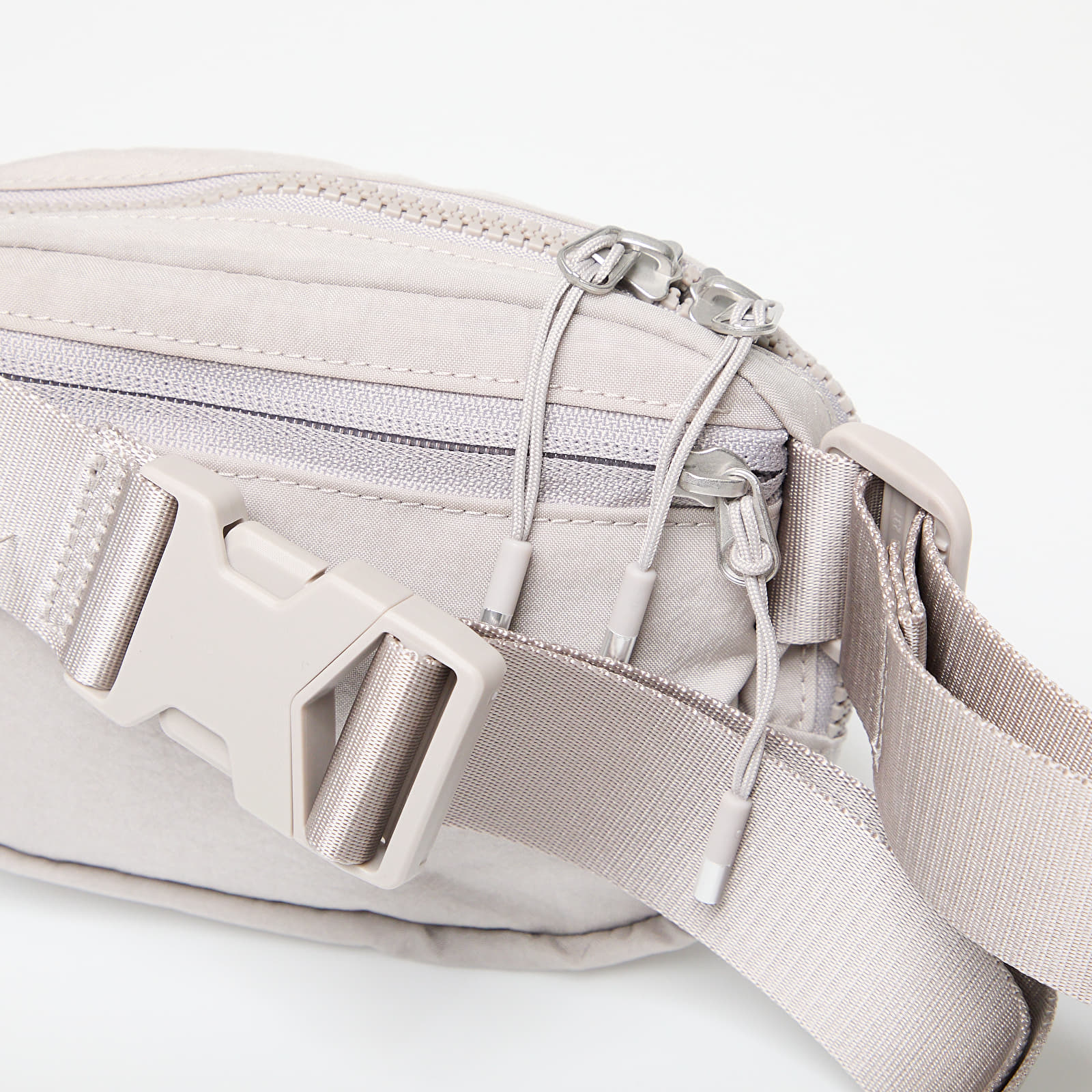 Tašky přes rameno Nike Aura Crossbody Bag 2L College Grey/ College Grey/ Matte Silver
