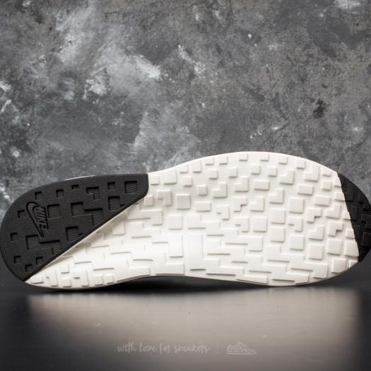Nike pantheos black white top