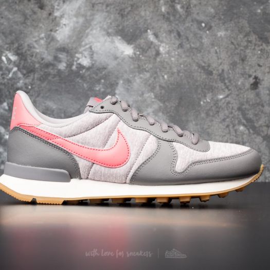 Nike internationalist coral new arrivals