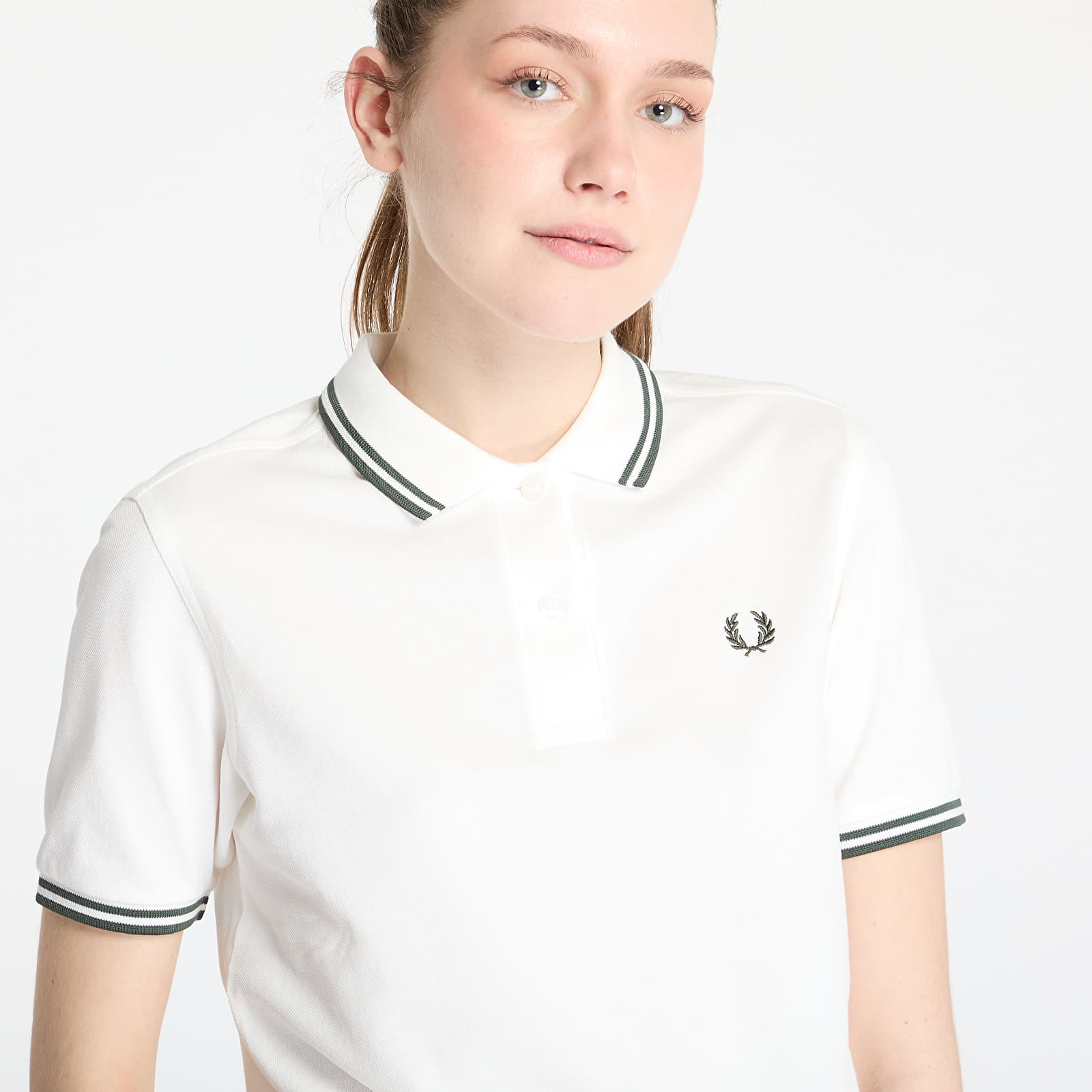 Trička FRED PERRY Twin Tipped Shirt Snow White/ Court Green