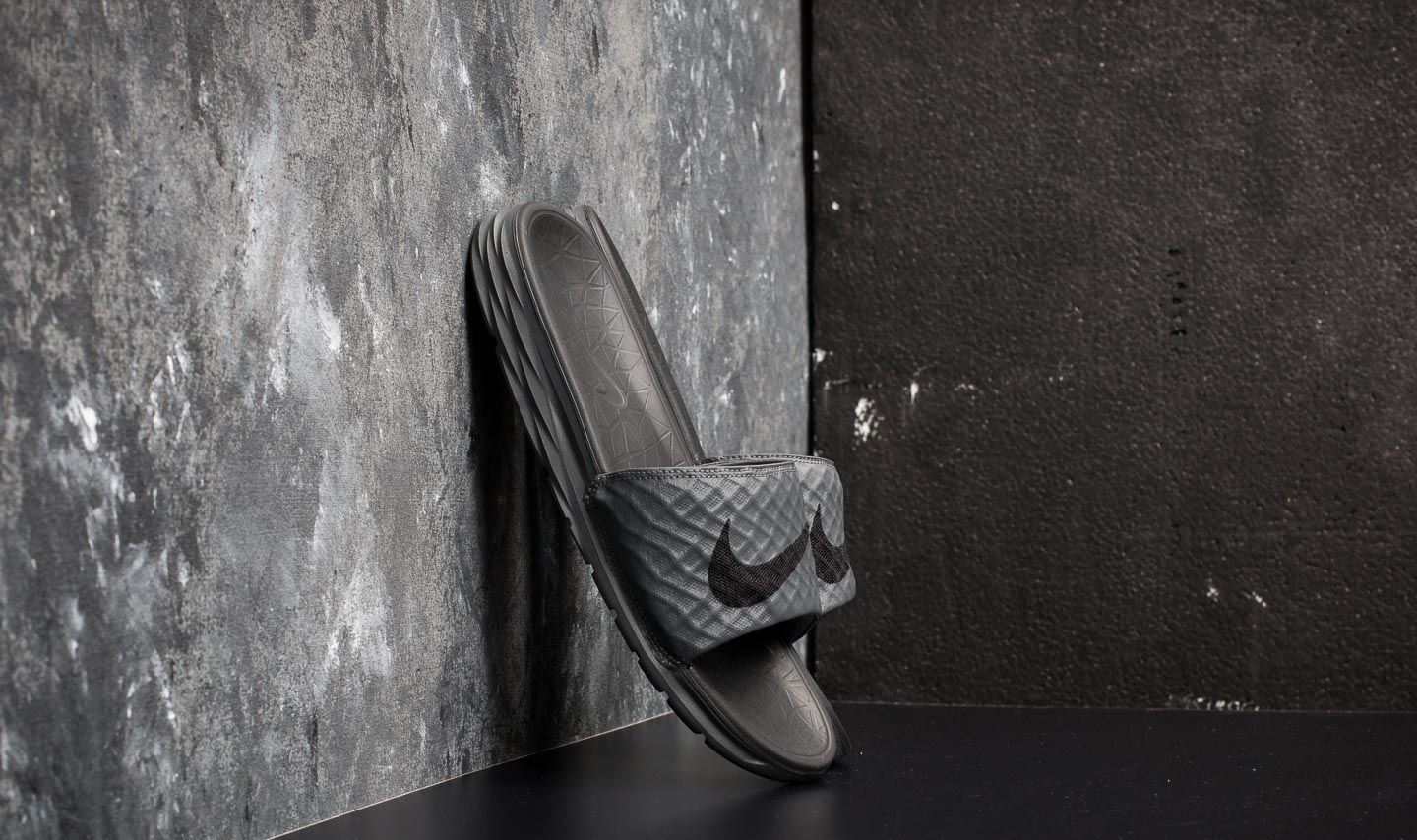 Men's shoes Nike Benassi Solarsoft Dark Grey/ Black