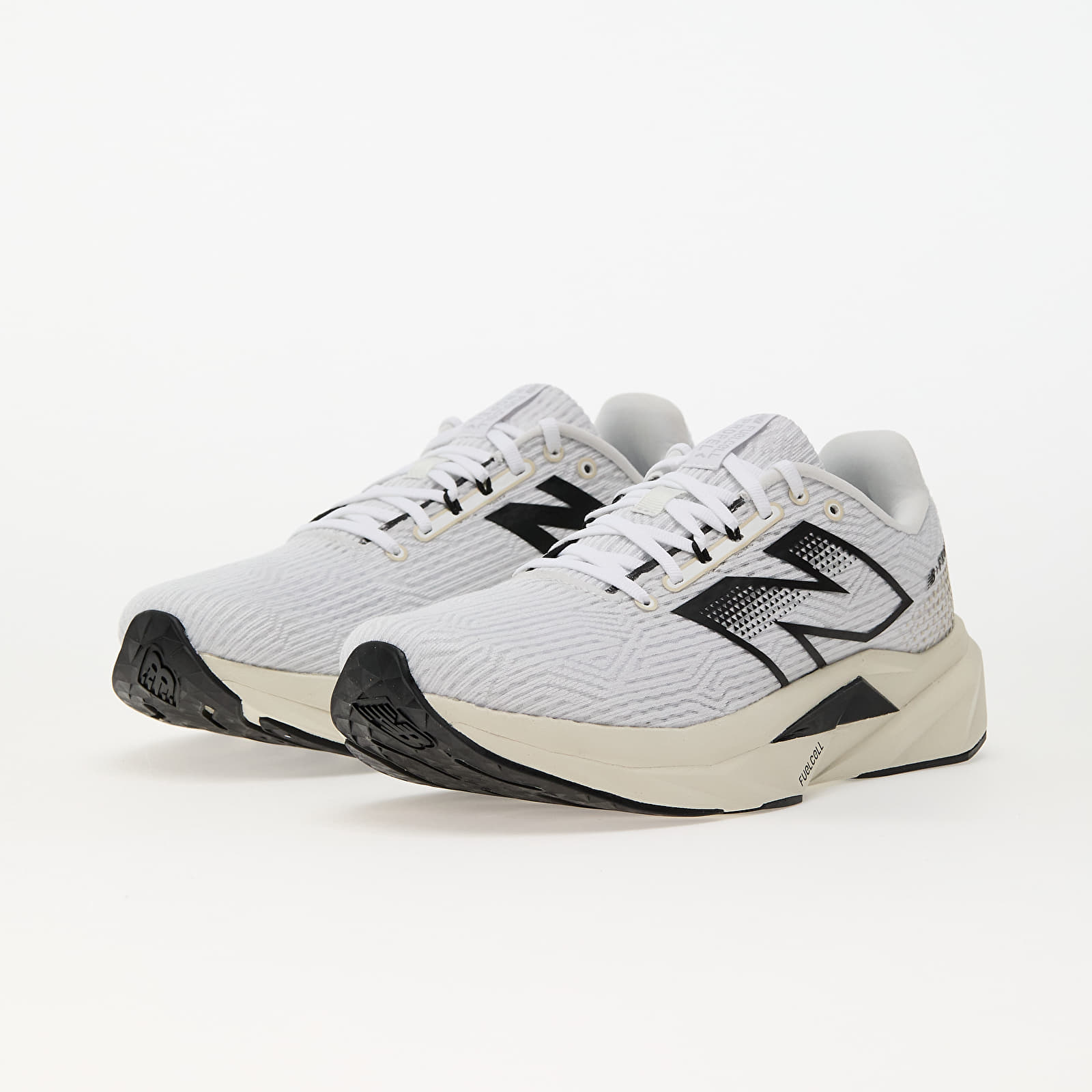Pánské tenisky a boty New Balance FuelCell Propel v5 White/ Black Cement/ Linen