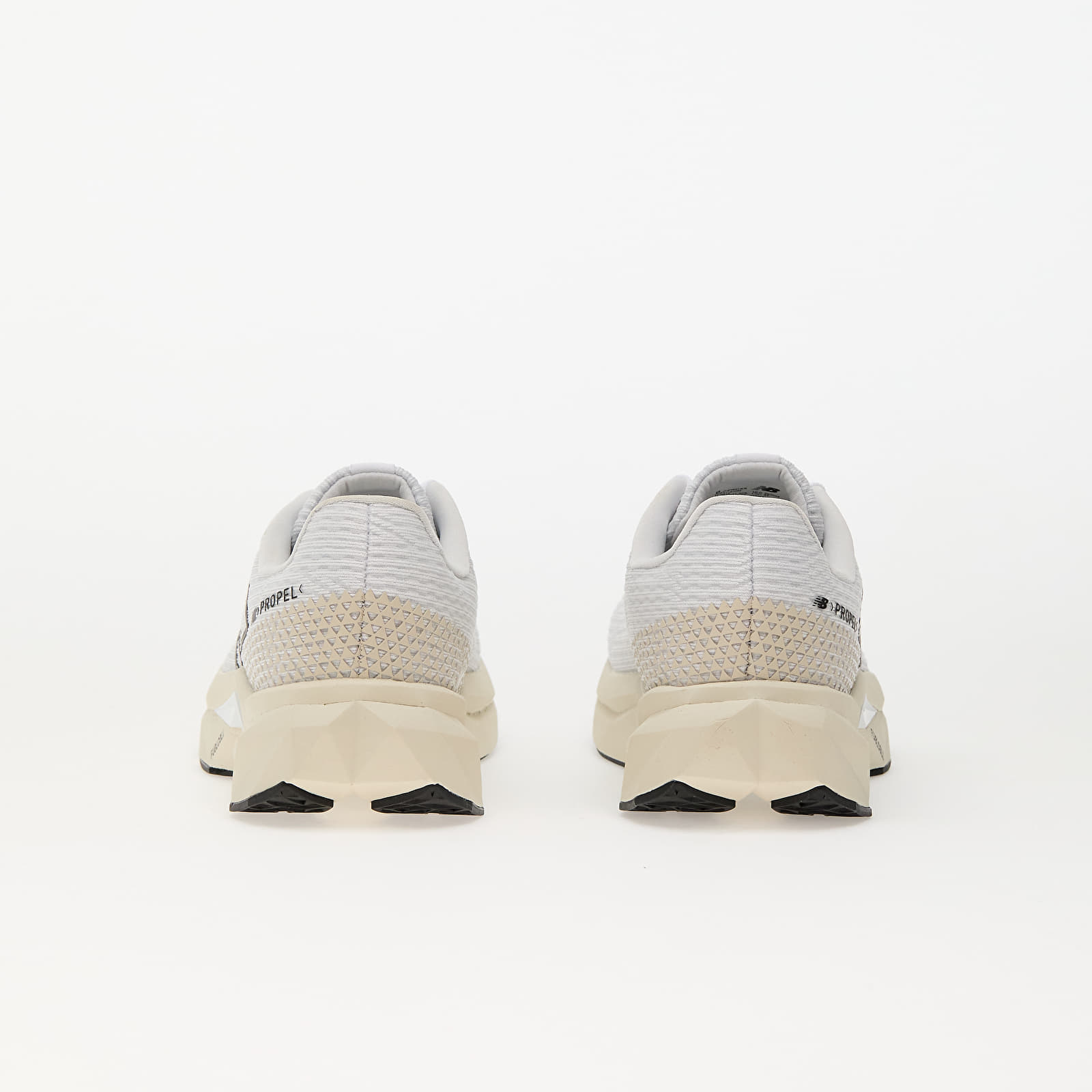 Dámské tenisky a boty New Balance FuelCell Propel v5 White/ Linen/ Black cement