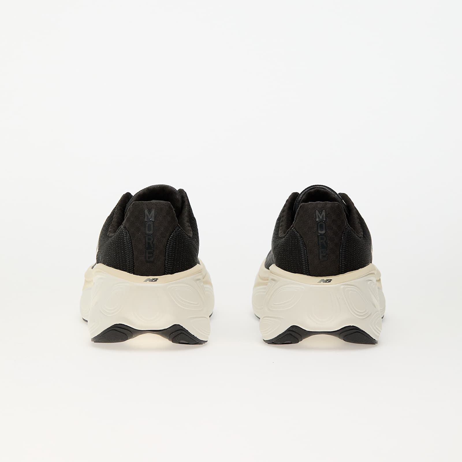 Herenschoenen New Balance Fresh Foam x More v5 Black Cement/ Sea Salt