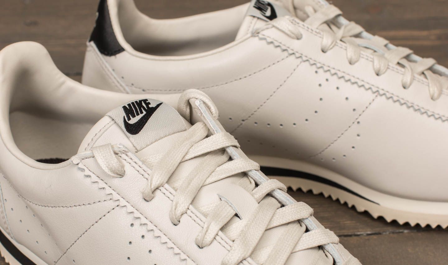 Nike classic cortez light bone shop