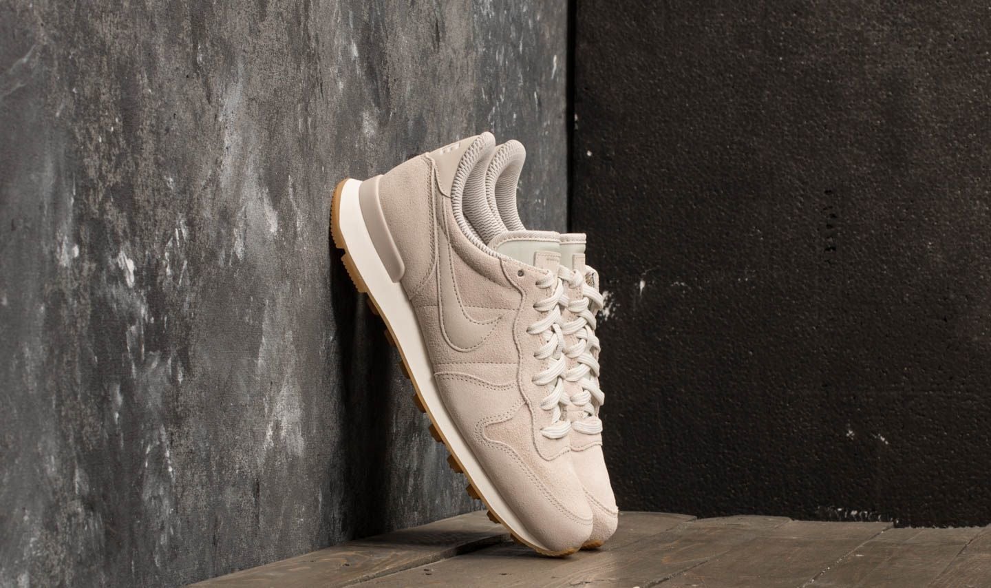 internationalist light bone