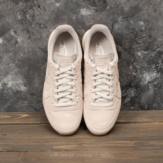 Women s shoes Nike Wmns Internationalist SE Light Bone Light Bone Phantom Footshop