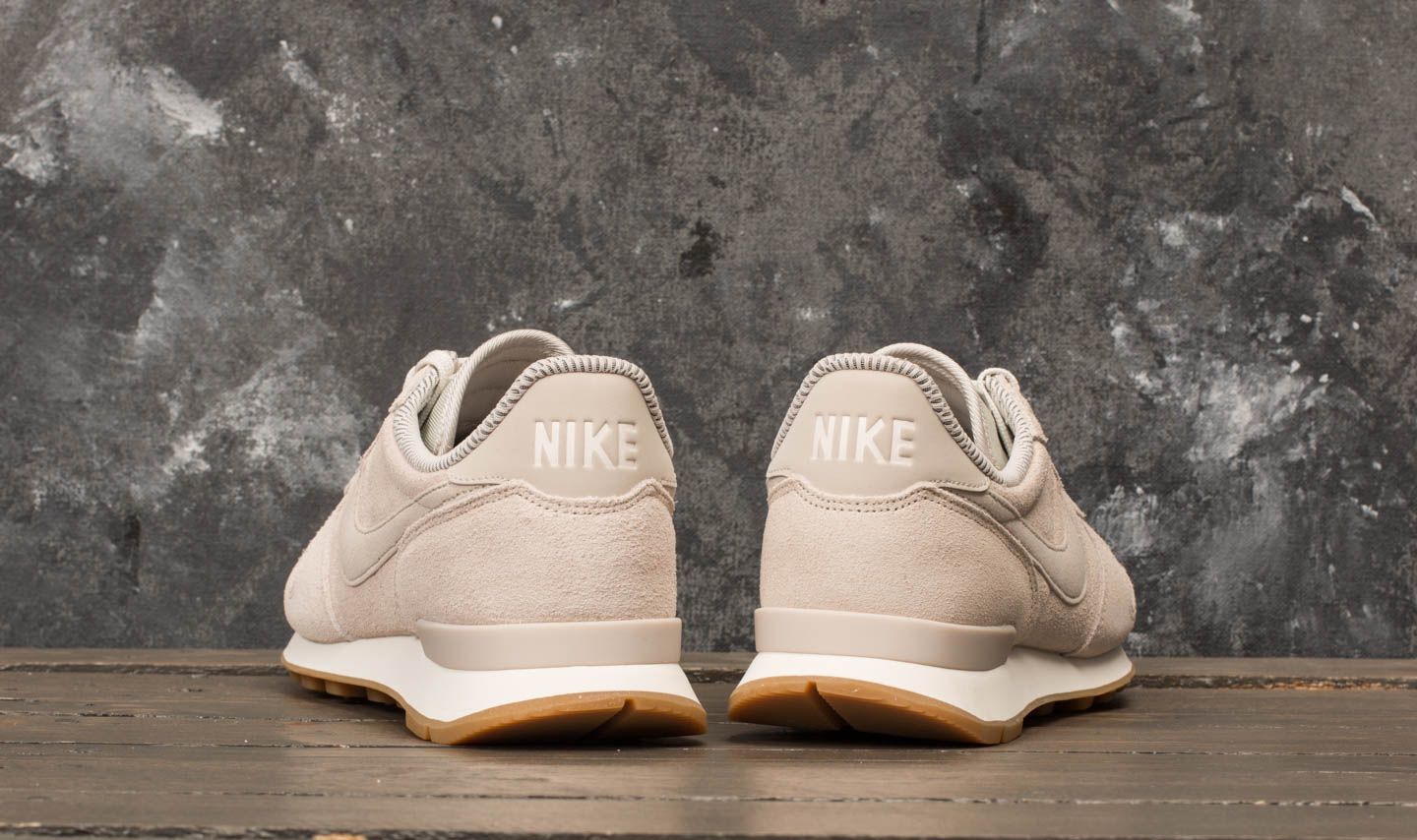 Nike internationalist light bone shop