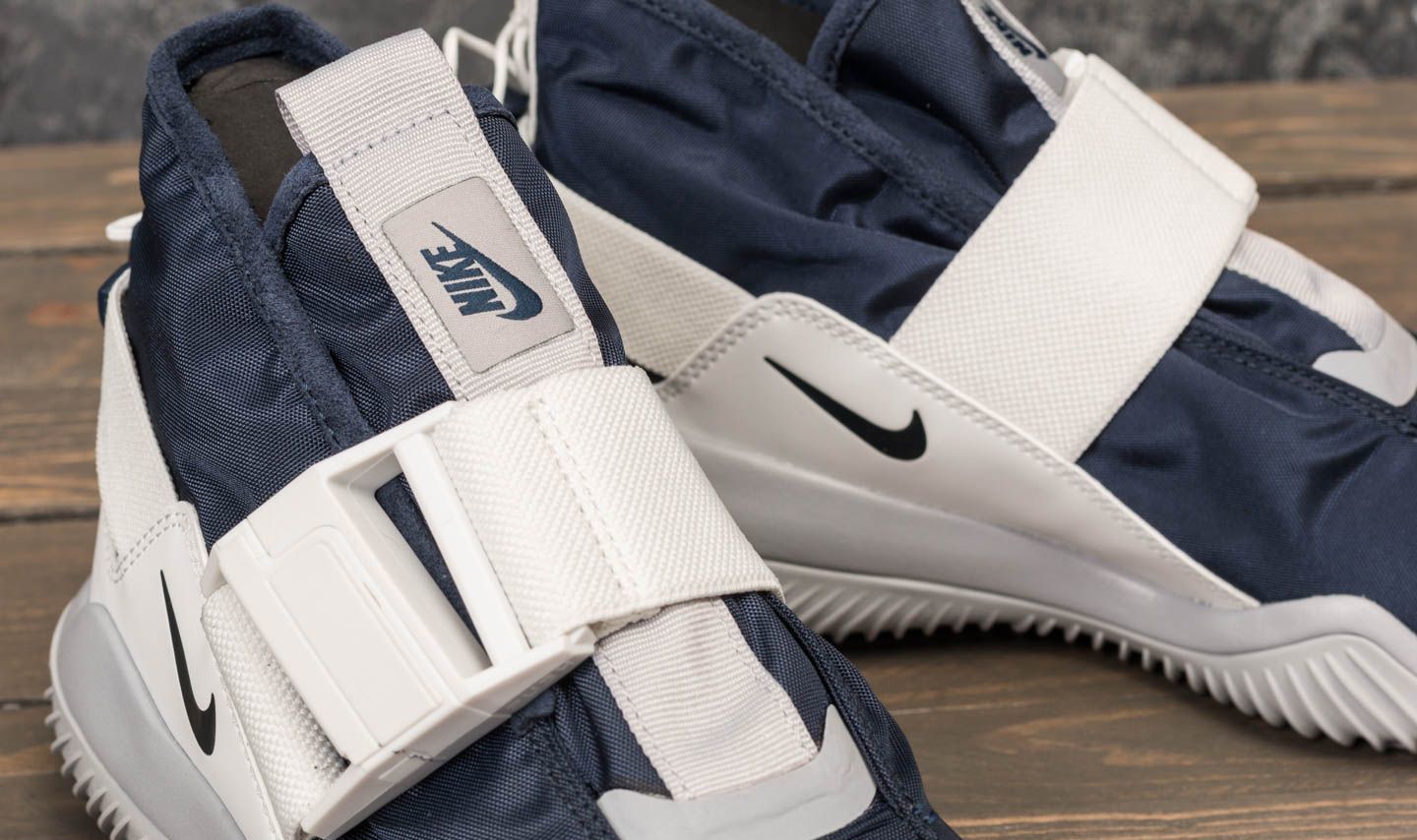 Nike komyuter deals obsidian