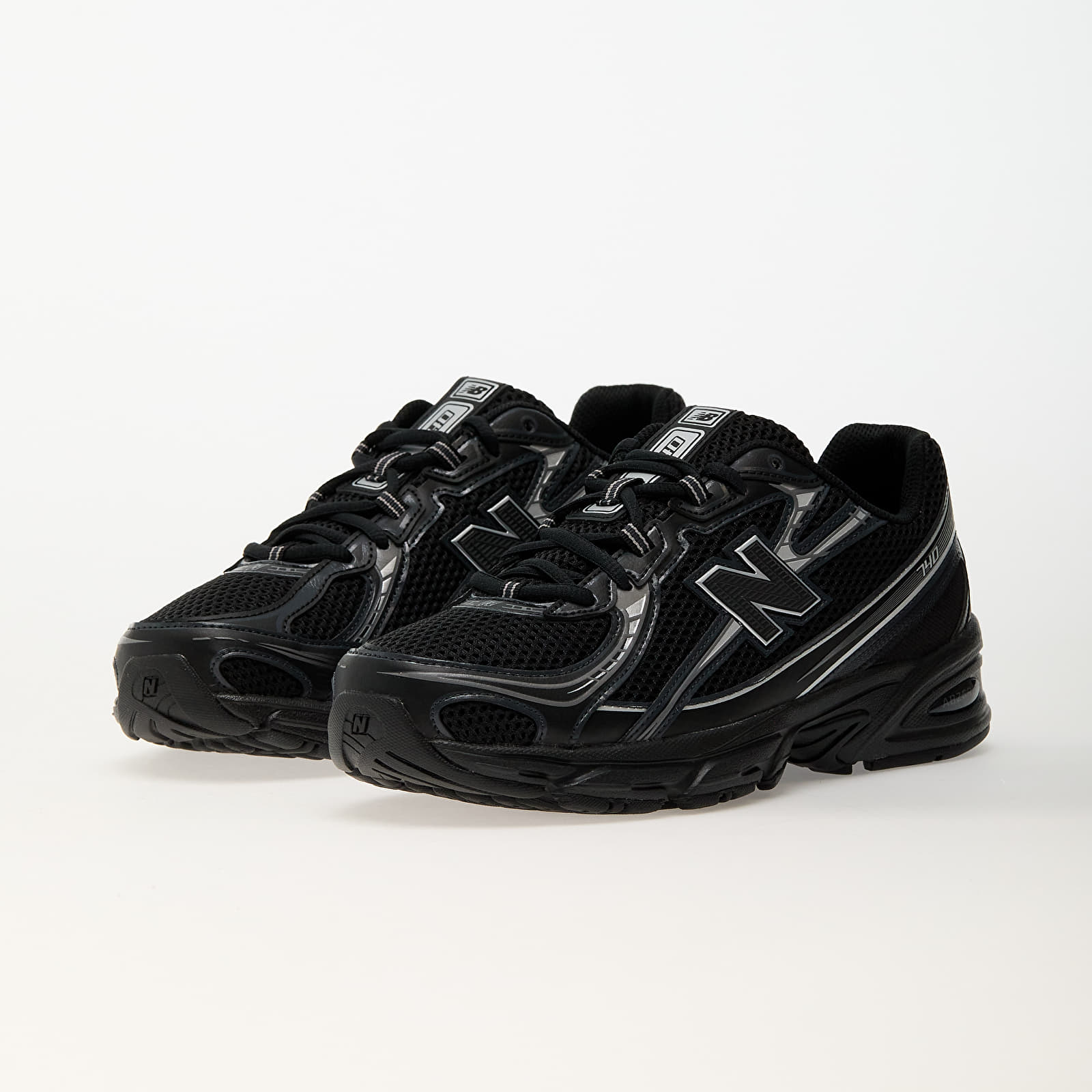 Männer New Balance 740 Black/ Grey Silver