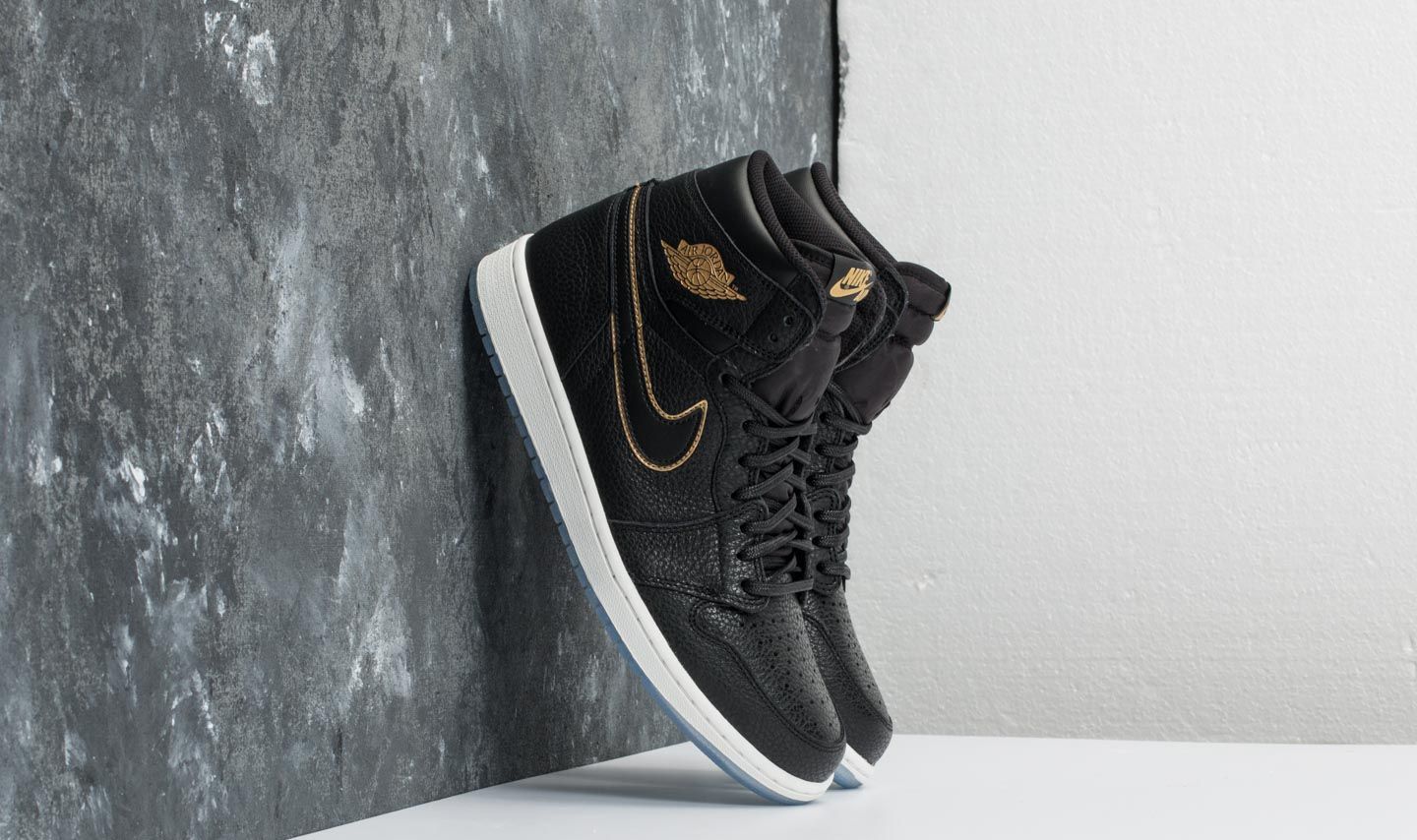 Retro 1 high og black and gold discount