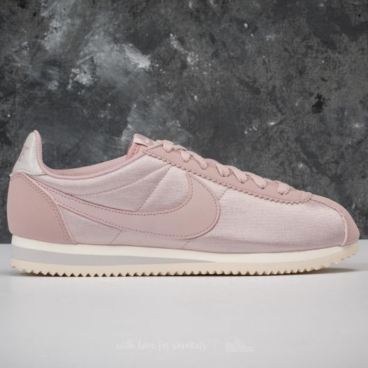 Women s shoes Nike WMNS Classic Cortez Nylon Particle Rose Particle Rose Footshop