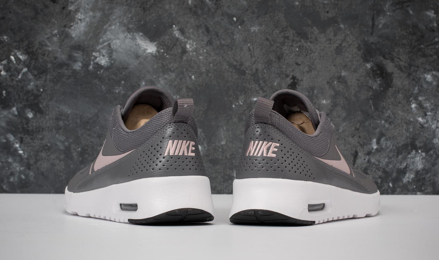 Damen Sneaker und Schuhe Nike Wmns Air Max Thea Gunsmoke Particle Rose Black Footshop