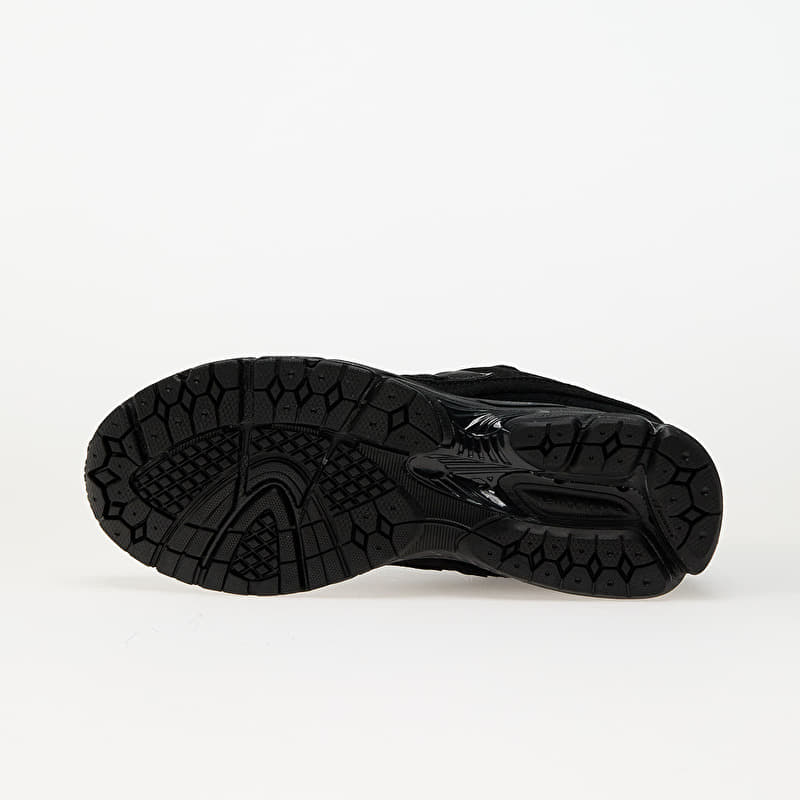 Men's shoes New Balance 2002R Triple Black Suede (U2002RBL) | Footshop