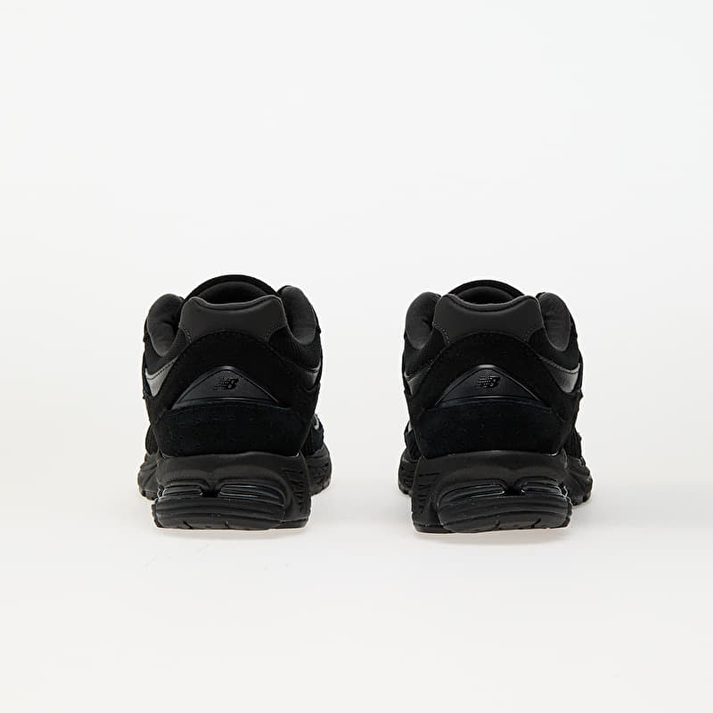 Men's shoes New Balance 2002R Triple Black Suede (U2002RBL) | Footshop