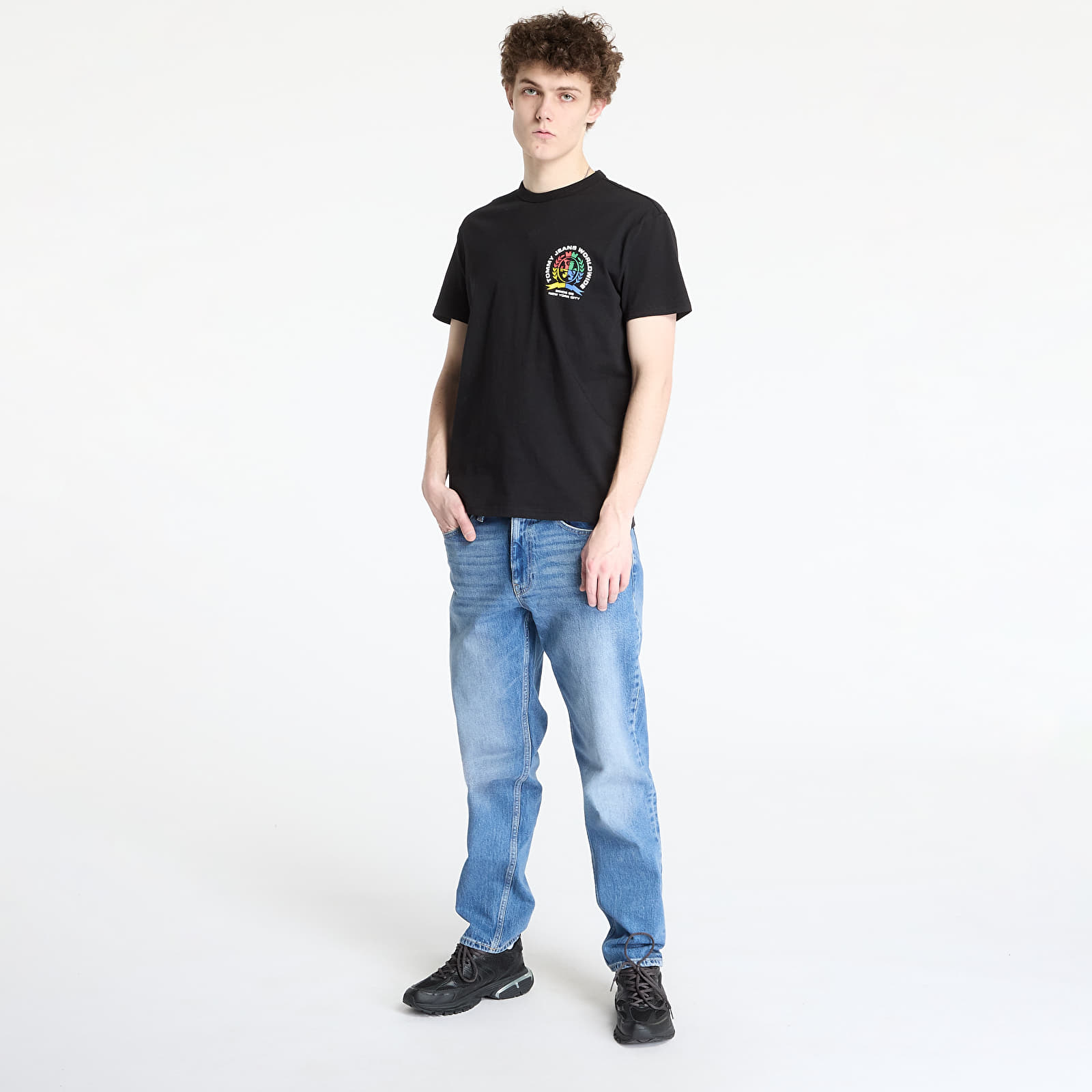 Magliette da uomo Tommy Jeans Regular 4Colors Crest Tee Black