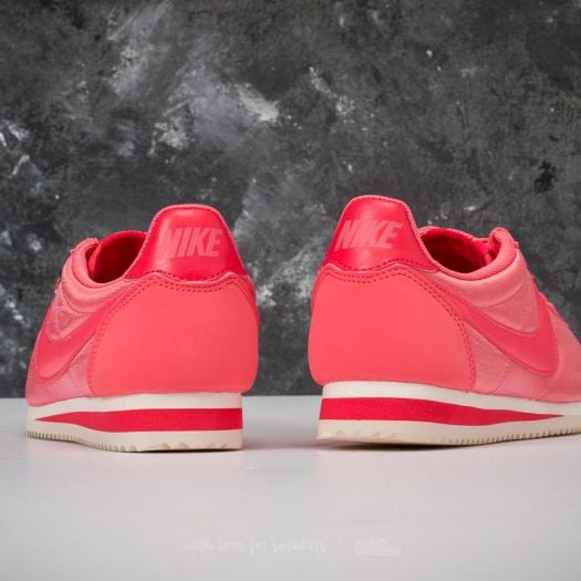 Coral nike cortez top