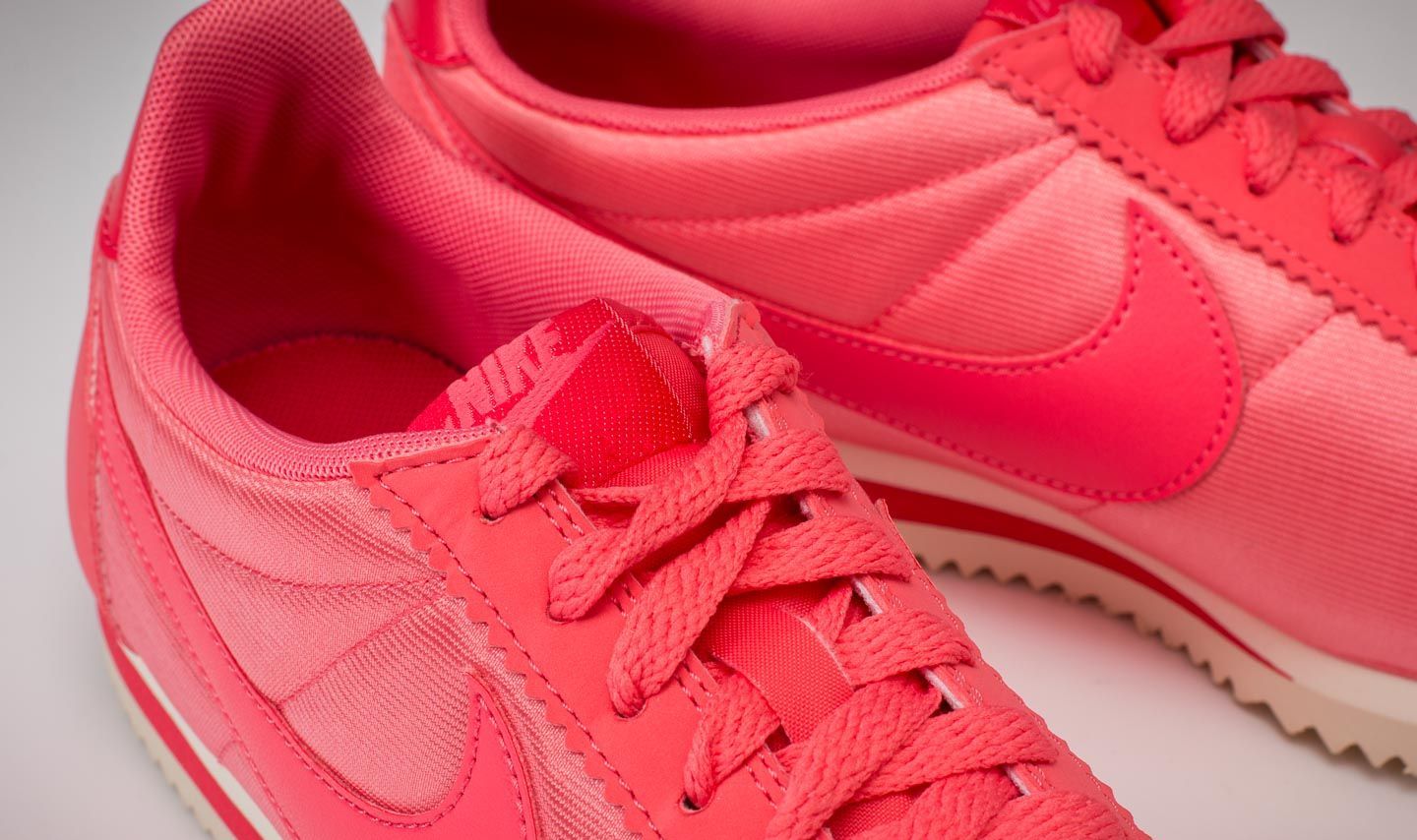 Încălțăminte și sneakerși pentru femei Nike WMNS Classic Cortez Nylon Sea Coral/ Sea Coral
