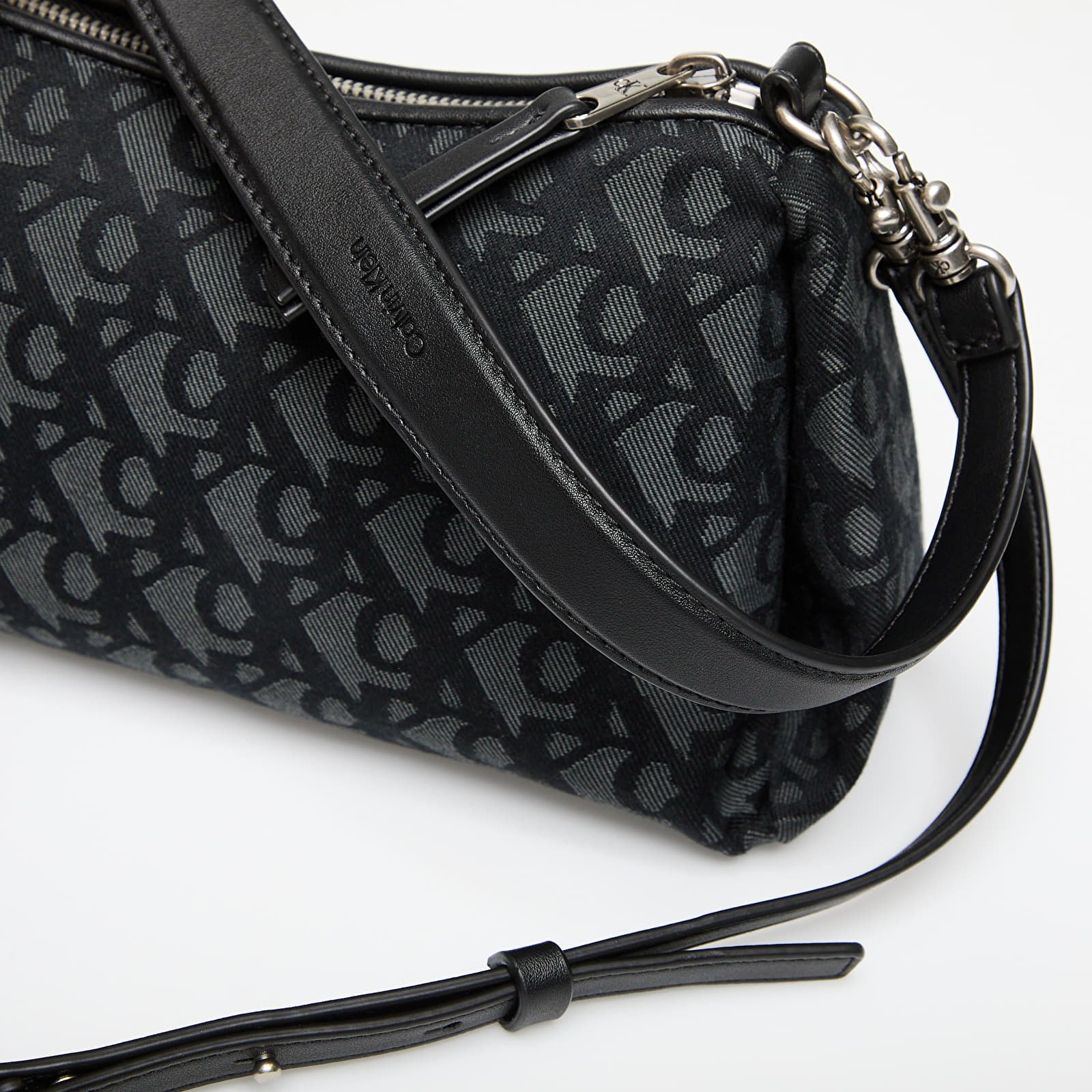 Torebki Calvin Klein Jeans Drop Monogram Sm Shoulder Bag Svart Black