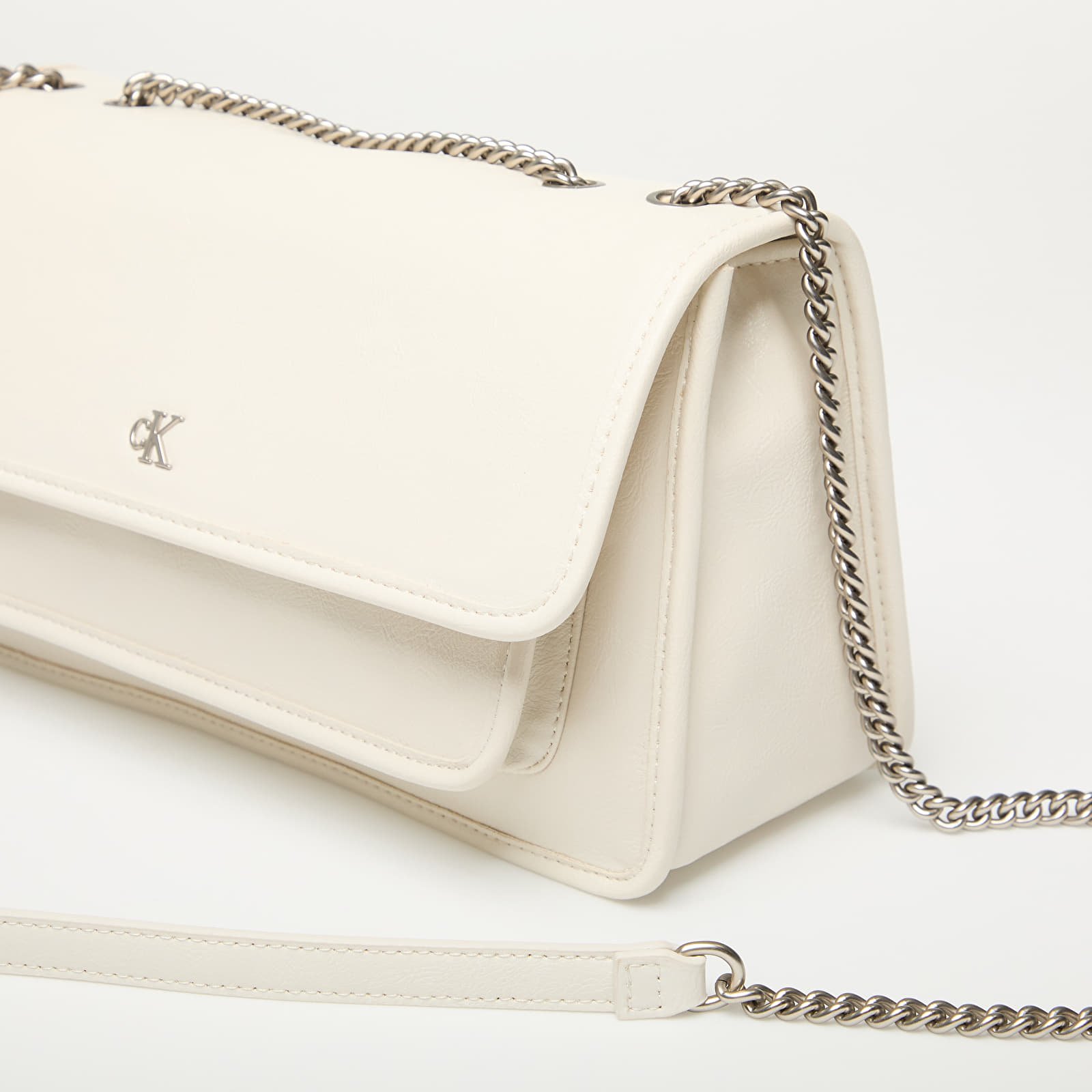 Kabelky Calvin Klein Jeans Chain Ew Flap Conv Bag Beige
