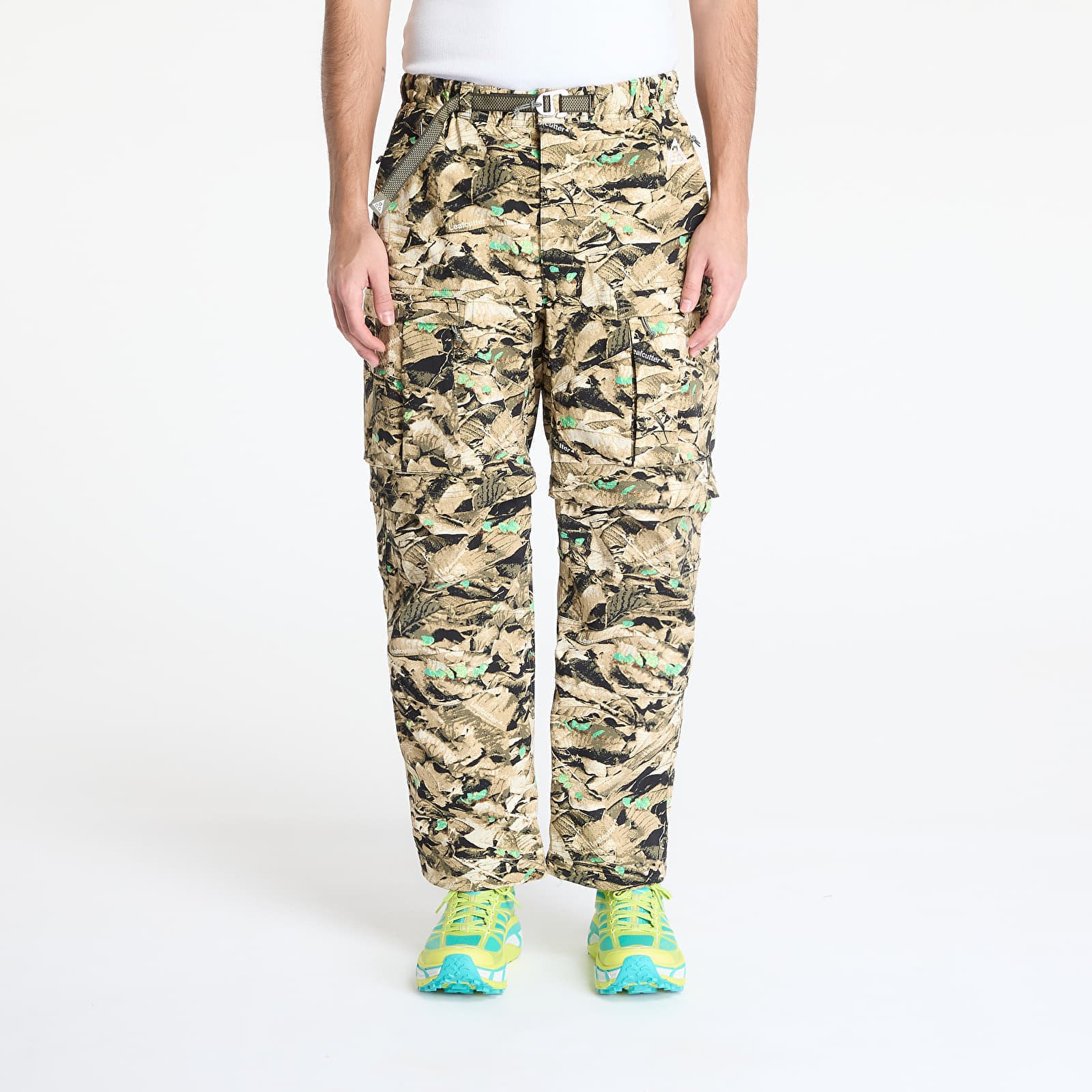 Hosen Nike ACG "Smith Summit" Water-Repellent UV Cargo Pants Parachute Beige/ Sequoia/ Summit White L