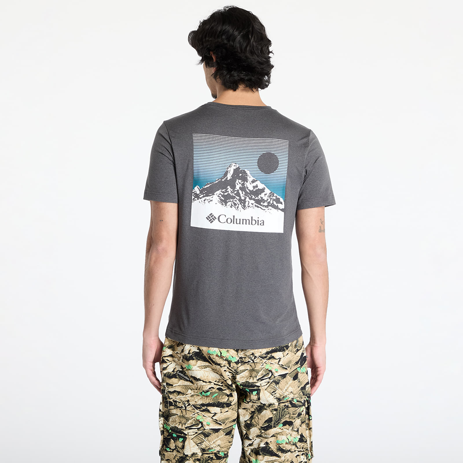 Männer T-Shirts Columbia Kwick Hike™ Back Graphic Shortsleeve Tee Black Heather/ Linear View Multi