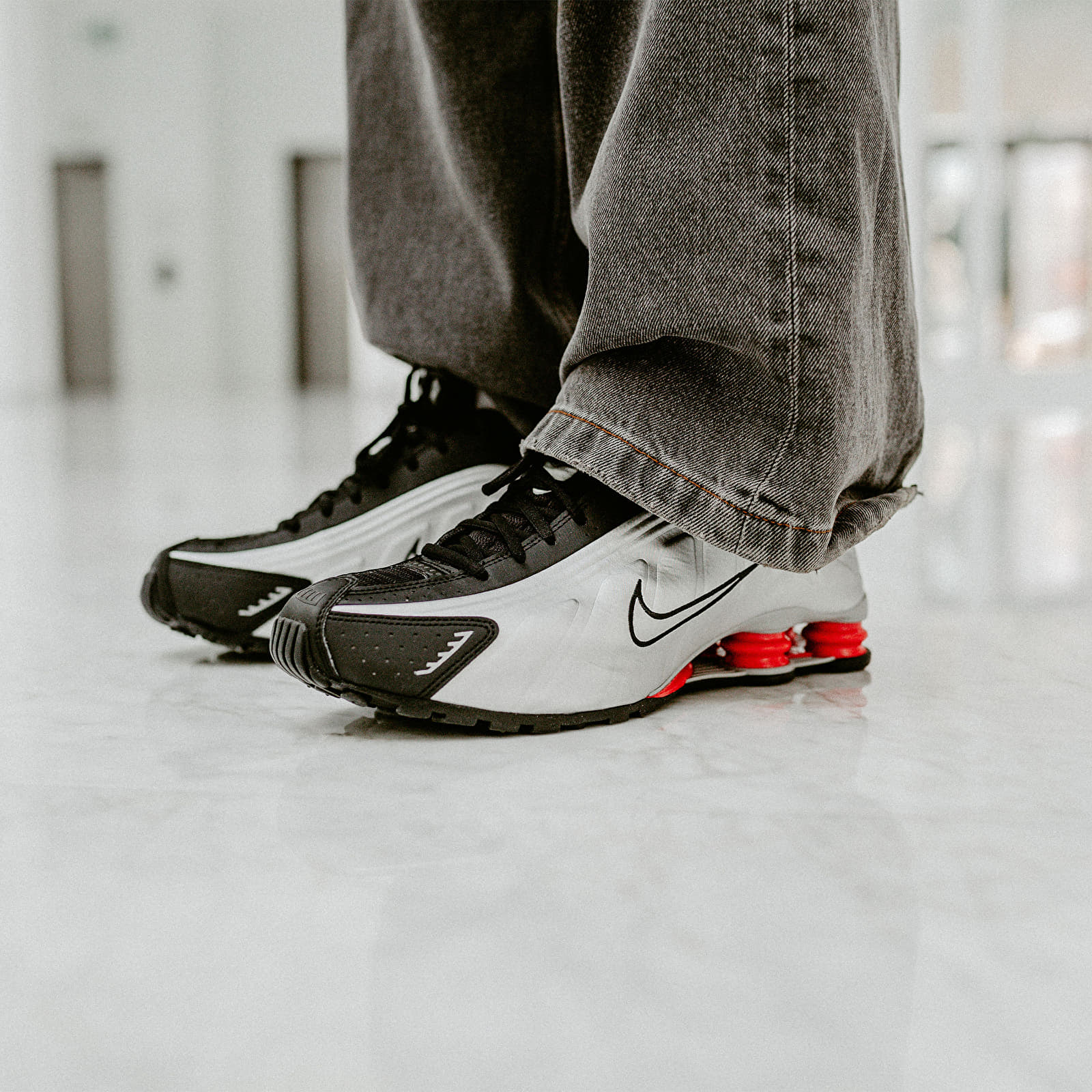 Férfi cipők Nike Shox R4 Metallic Silver/ Metallic Silver-Black