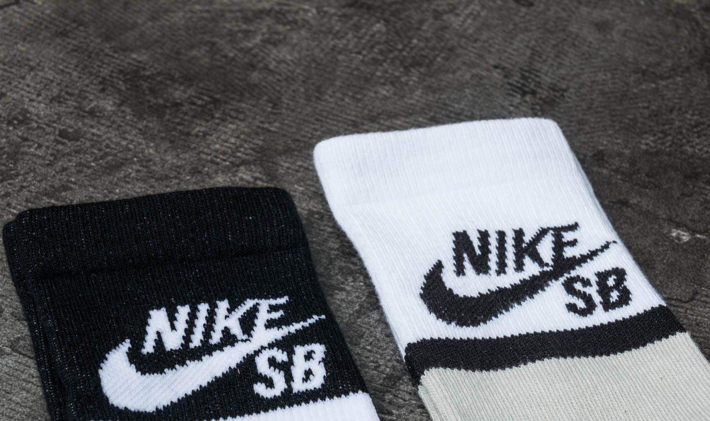 Sukat Nike SB 2 Pack U Energy Crew Socks White/ Black/ Beige/ Grey